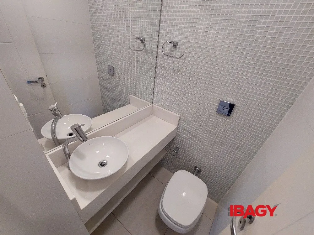Furnished apartment, 146 m², with a home office — photo 12