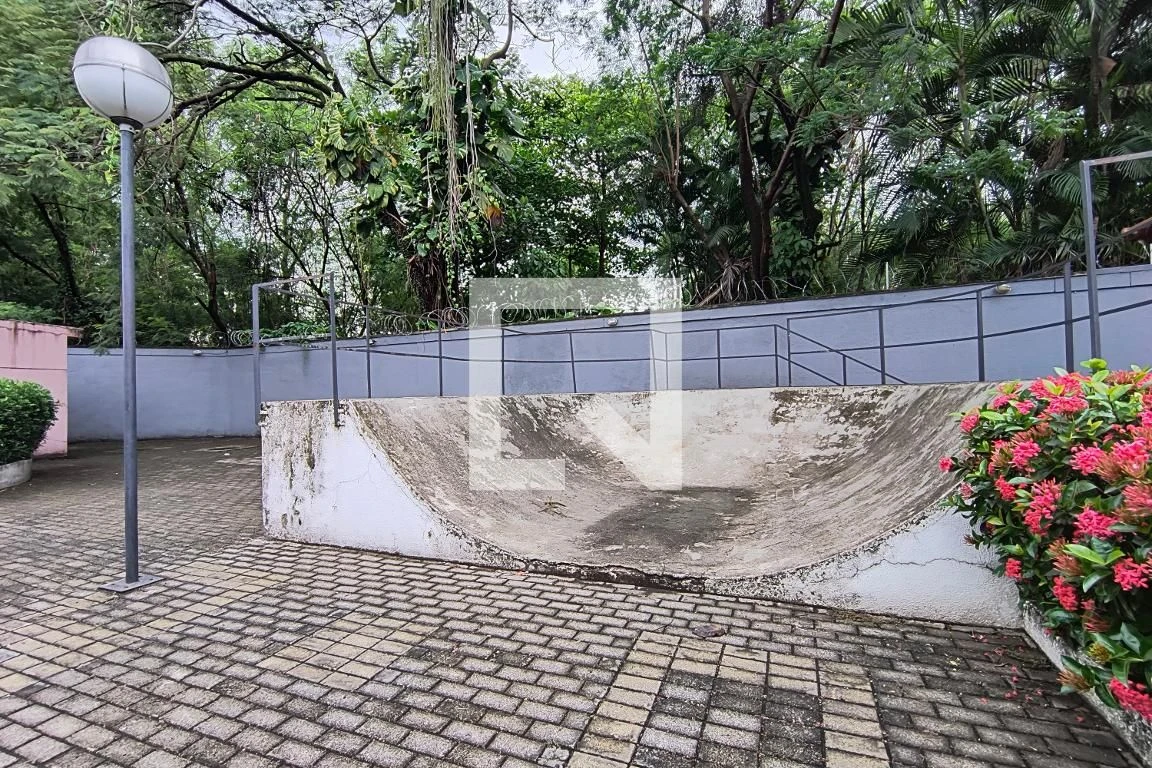 Glass-enclosed balcony in a 3-bedroom apartment, 155 m² — photo 101