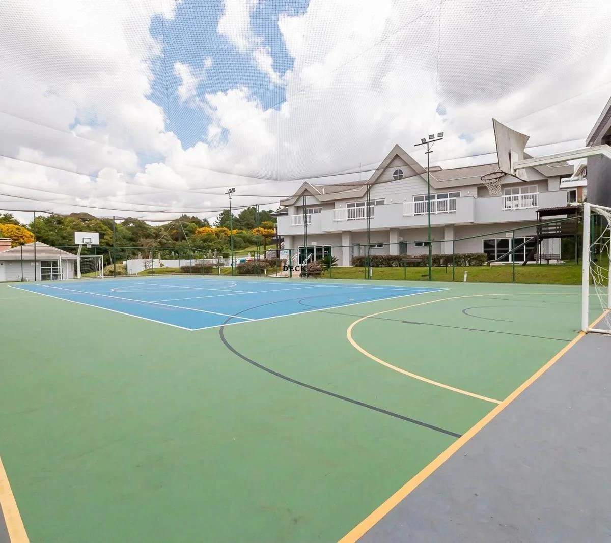 Furnished 356 m² house with 3 bedrooms and open-plan kitchen — photo 20