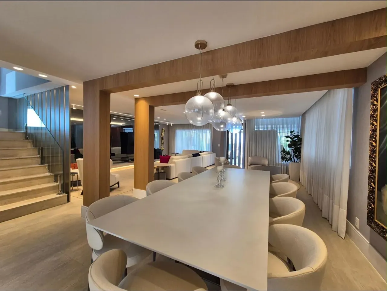 373 m² house with a home office and a grill on the balcony — photo 27