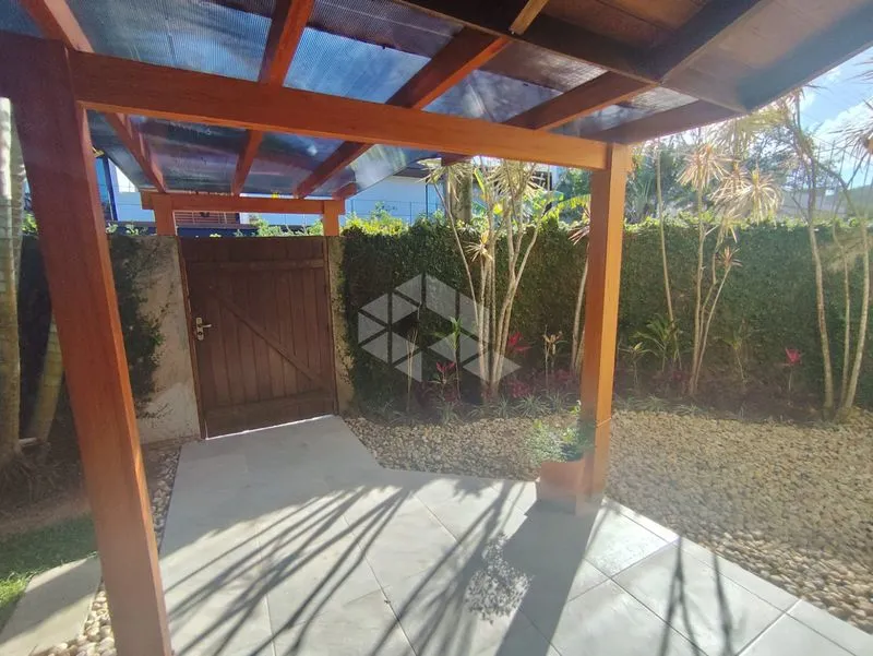 Мебльований будинок з 4 спальнями-сюїтами та садом 240 м² — photo 36