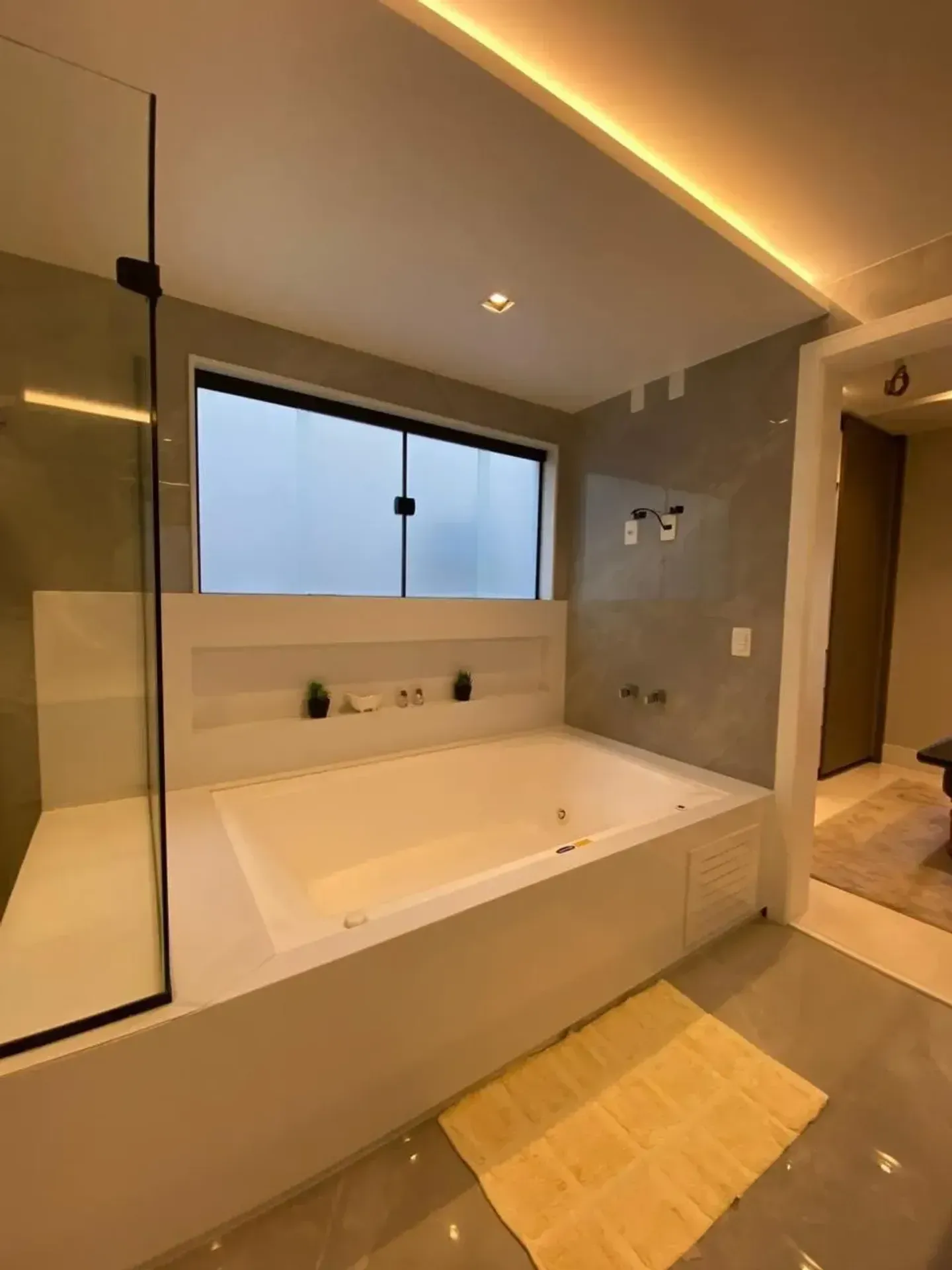 Furnished house with 4 bedrooms and 7 bathrooms — photo 28