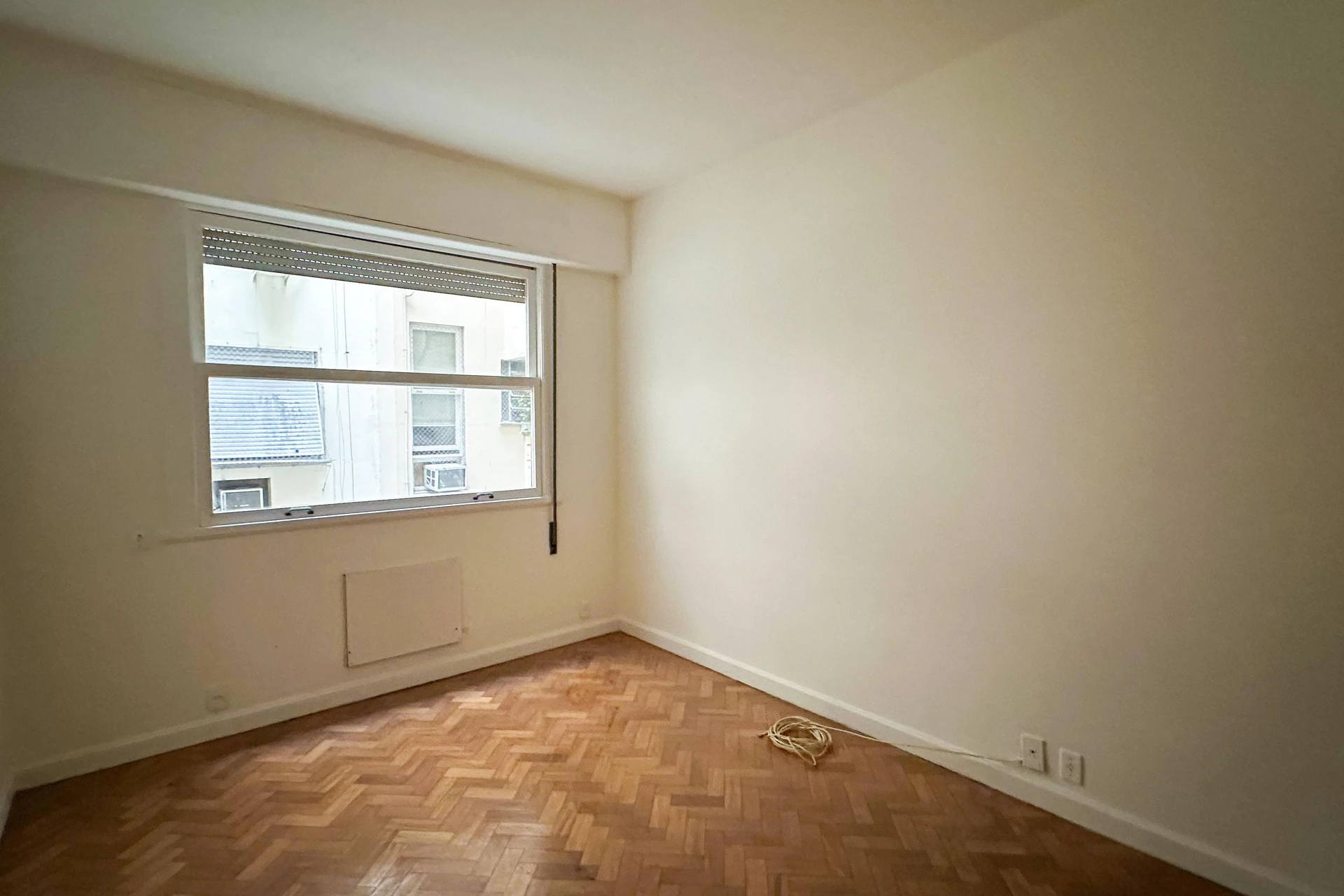 Unfurnished apartment with 3 bedrooms and 4 bathrooms — photo 35