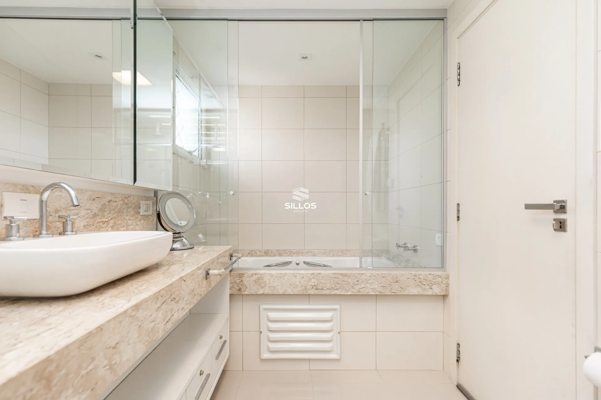Квартира 321 м² з 3 спальнями-сюїтами і 4 паркомісцями — photo 21