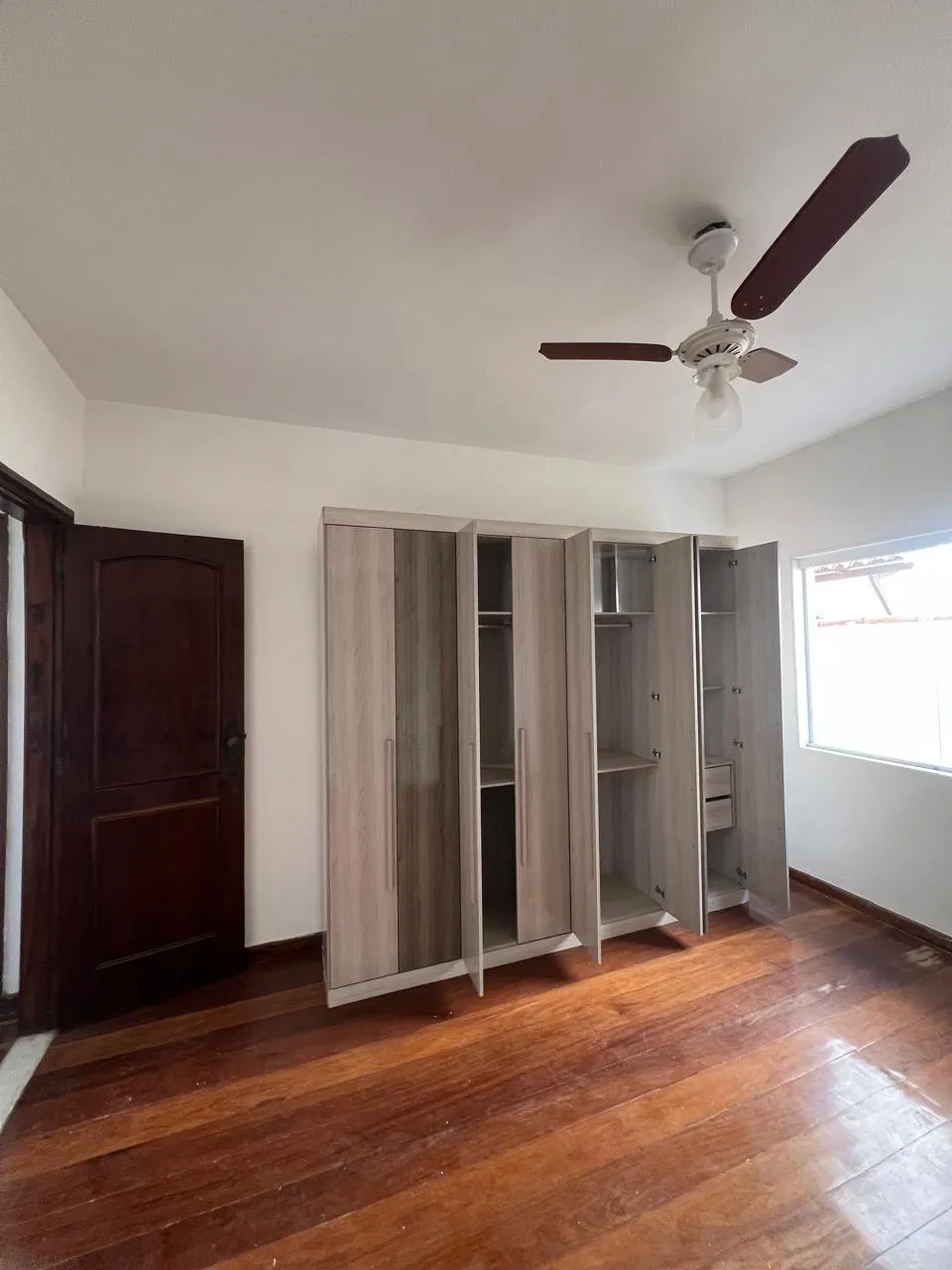 House with 3 bedrooms, 4 bathrooms and 5 parking spaces — photo 4