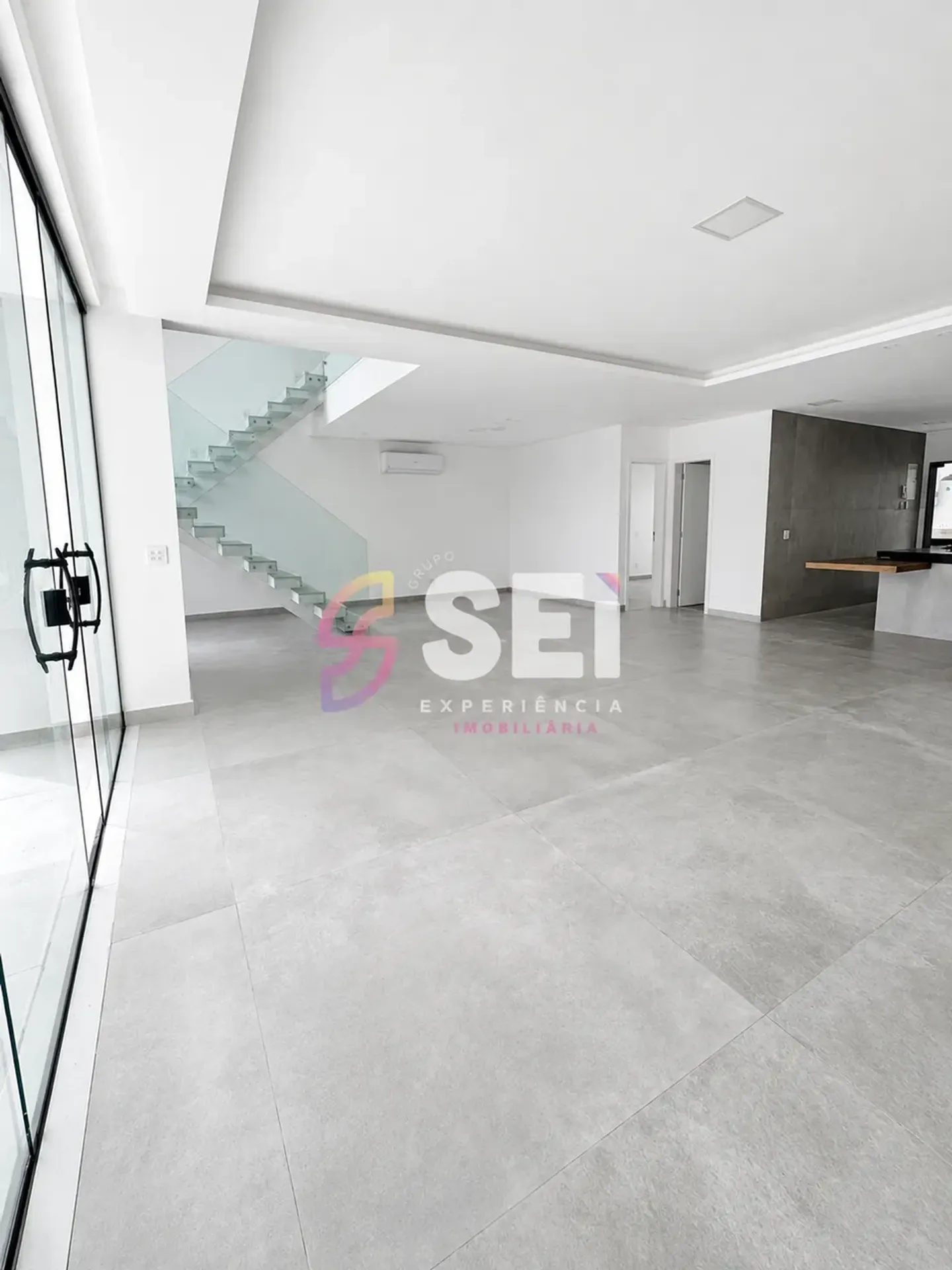 512 m² house with 5 bedrooms and open-plan kitchen — photo 6