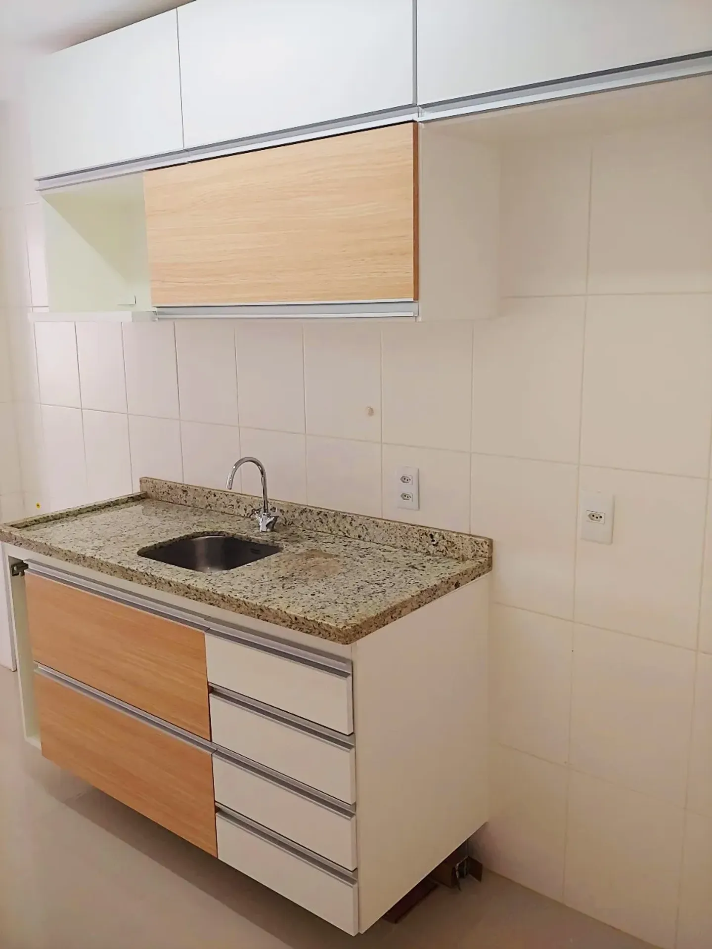 Apartment with 3 bedrooms, balcony and 2 parking spots — photo 13
