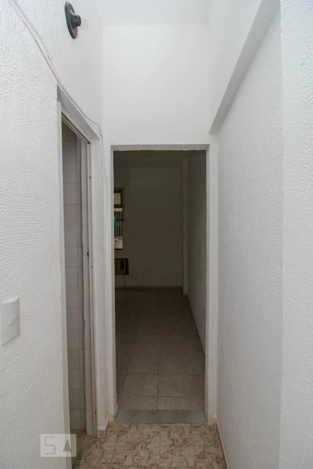 1-bedroom apartment with kitchenette and stove — photo 5