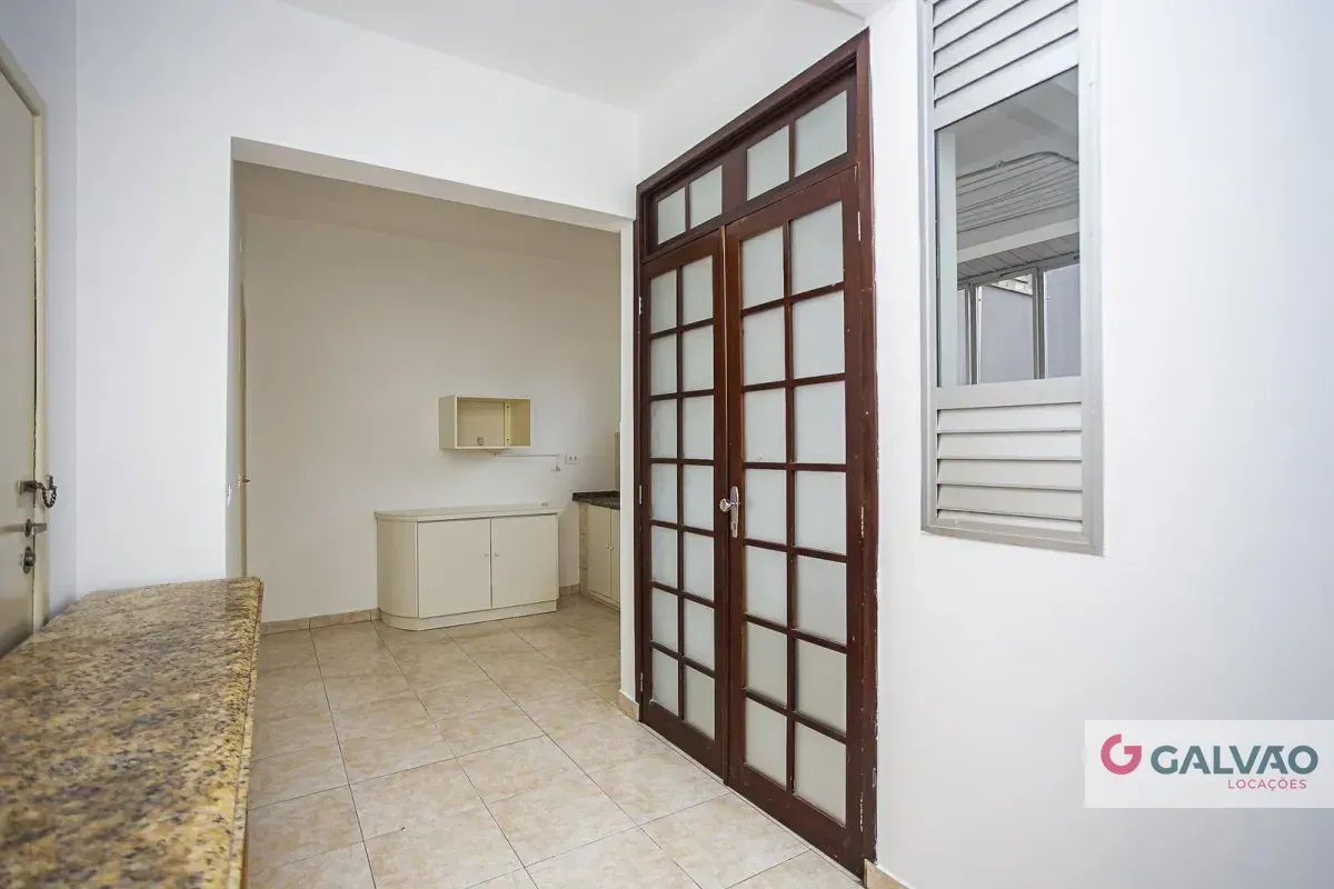 Unfurnished 3-bedroom apartment with 1 bathroom and no parking — photo 33