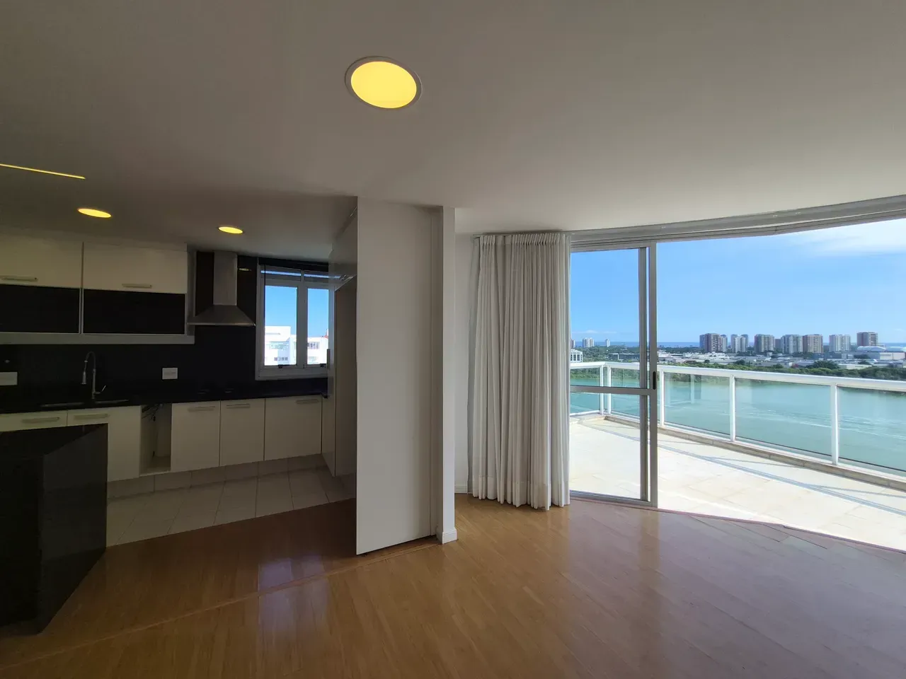 Duplex with 225 m², 3 bedrooms, and open-plan kitchen — photo 27