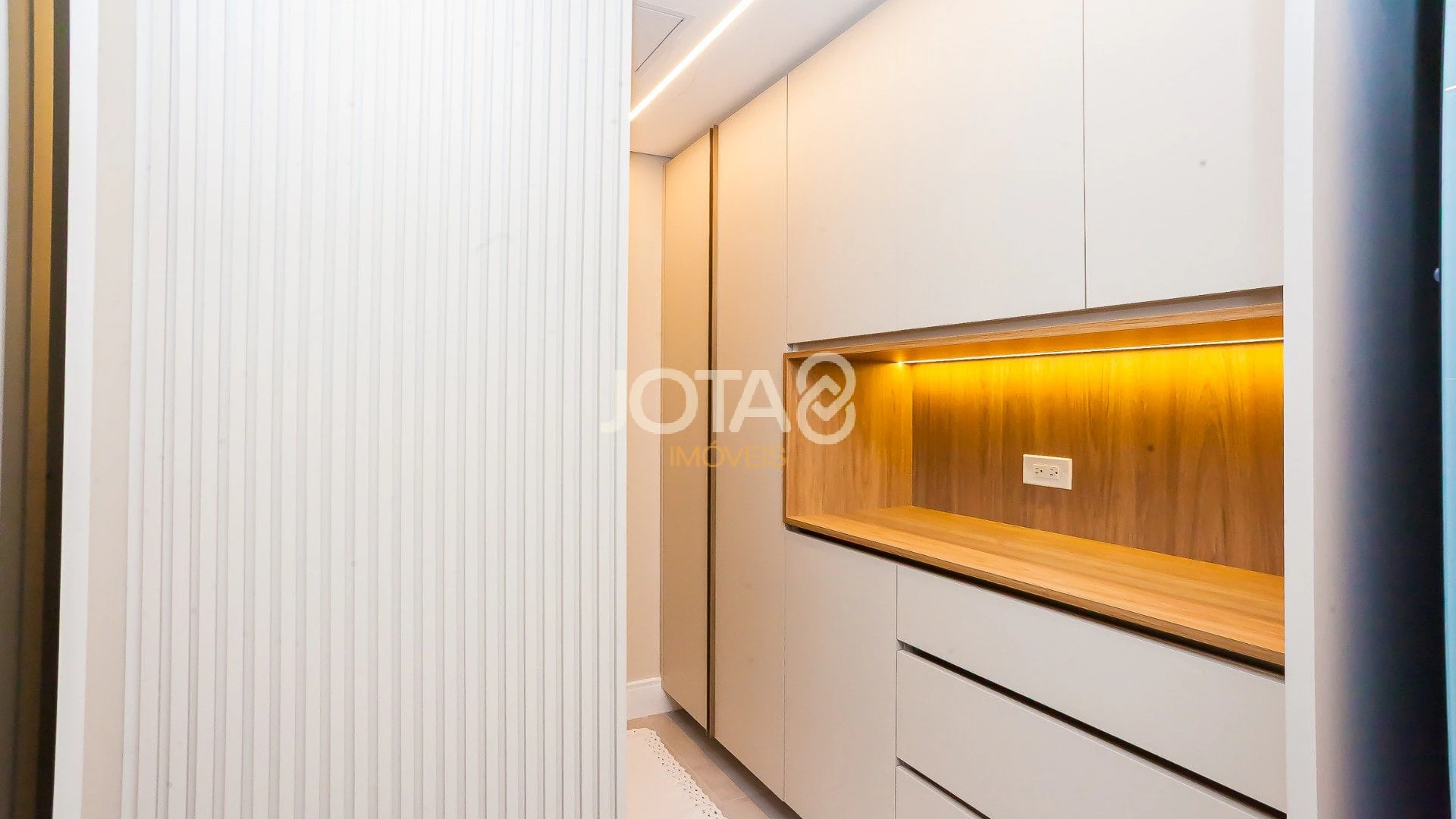 199 m² apartment with 2 bedrooms and a suite, 2 parking — photo 8