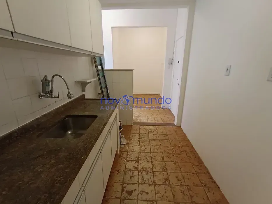 Apartamento de 3 quartos com piso de madeira ou laminado — photo 21