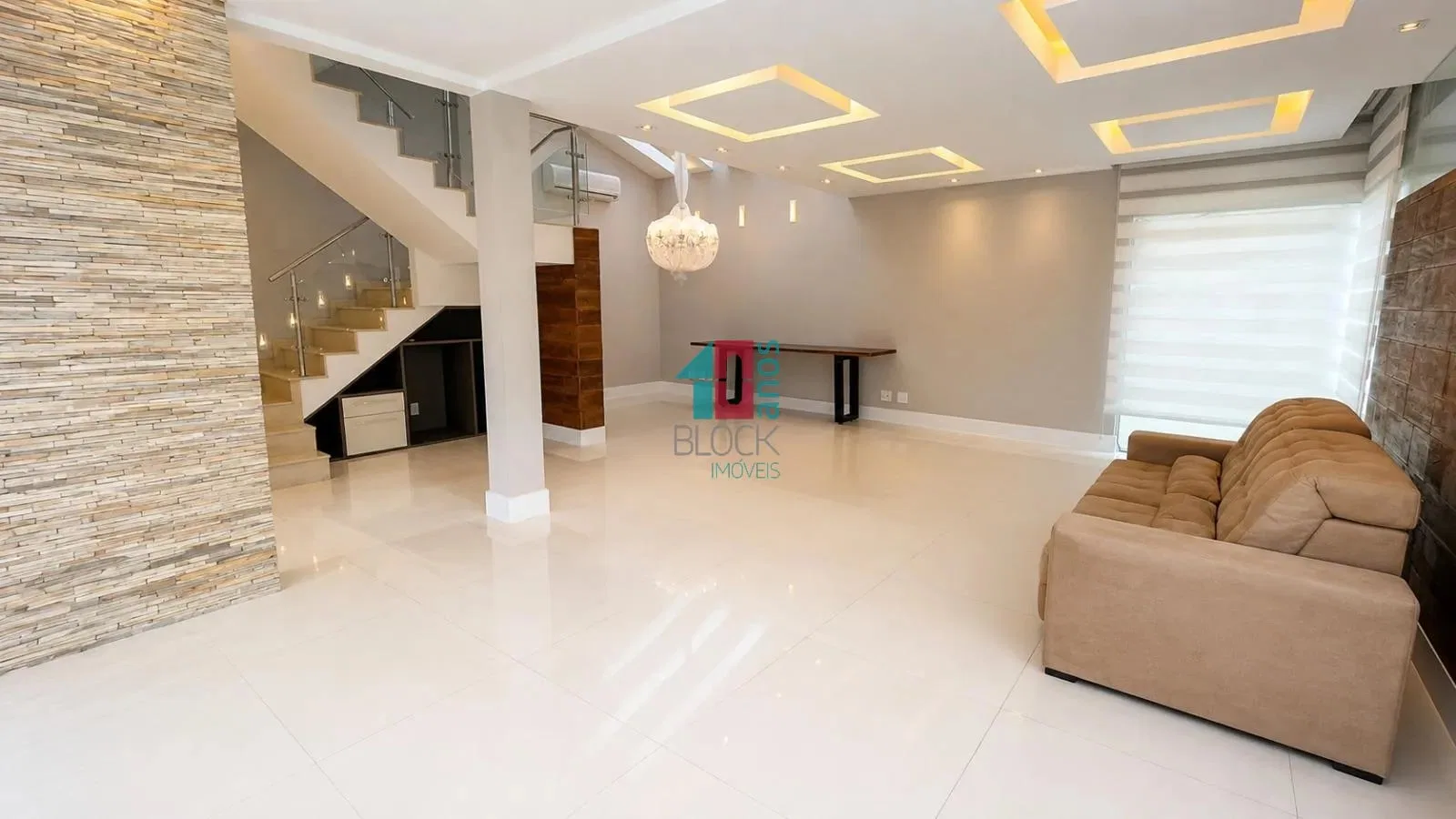Casa triplex com 4 quartos e 3 suítes e cozinha fechada — photo 7