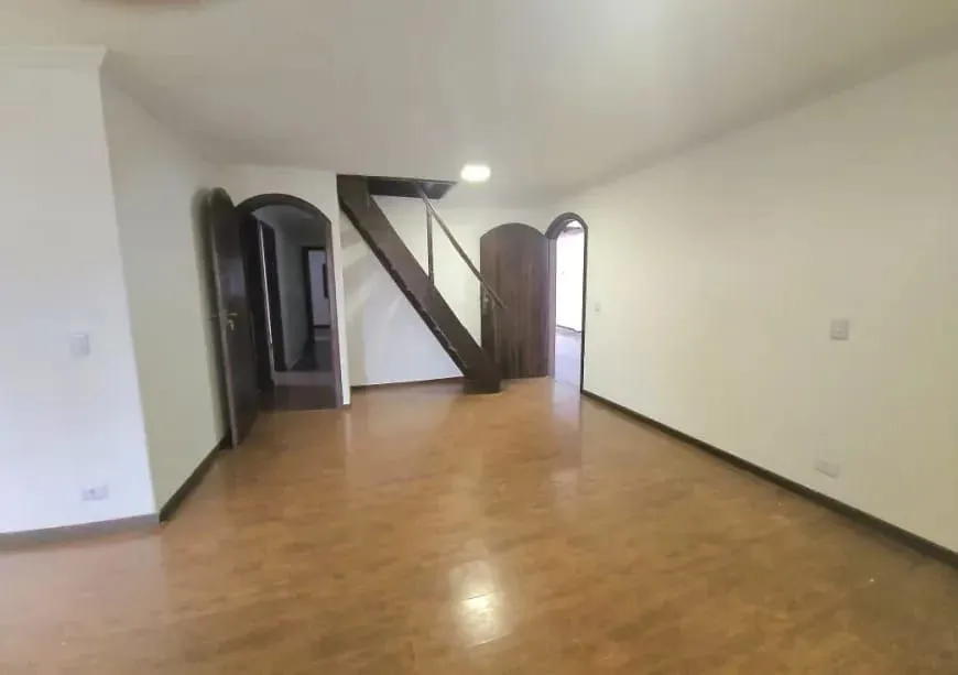3 quartos e piso de madeira ou laminado: casa de 200 m² — photo 13