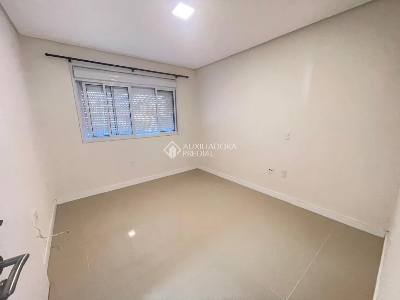 Apartamento amueblado de 3 dormitorios con cocina abierta — photo 15