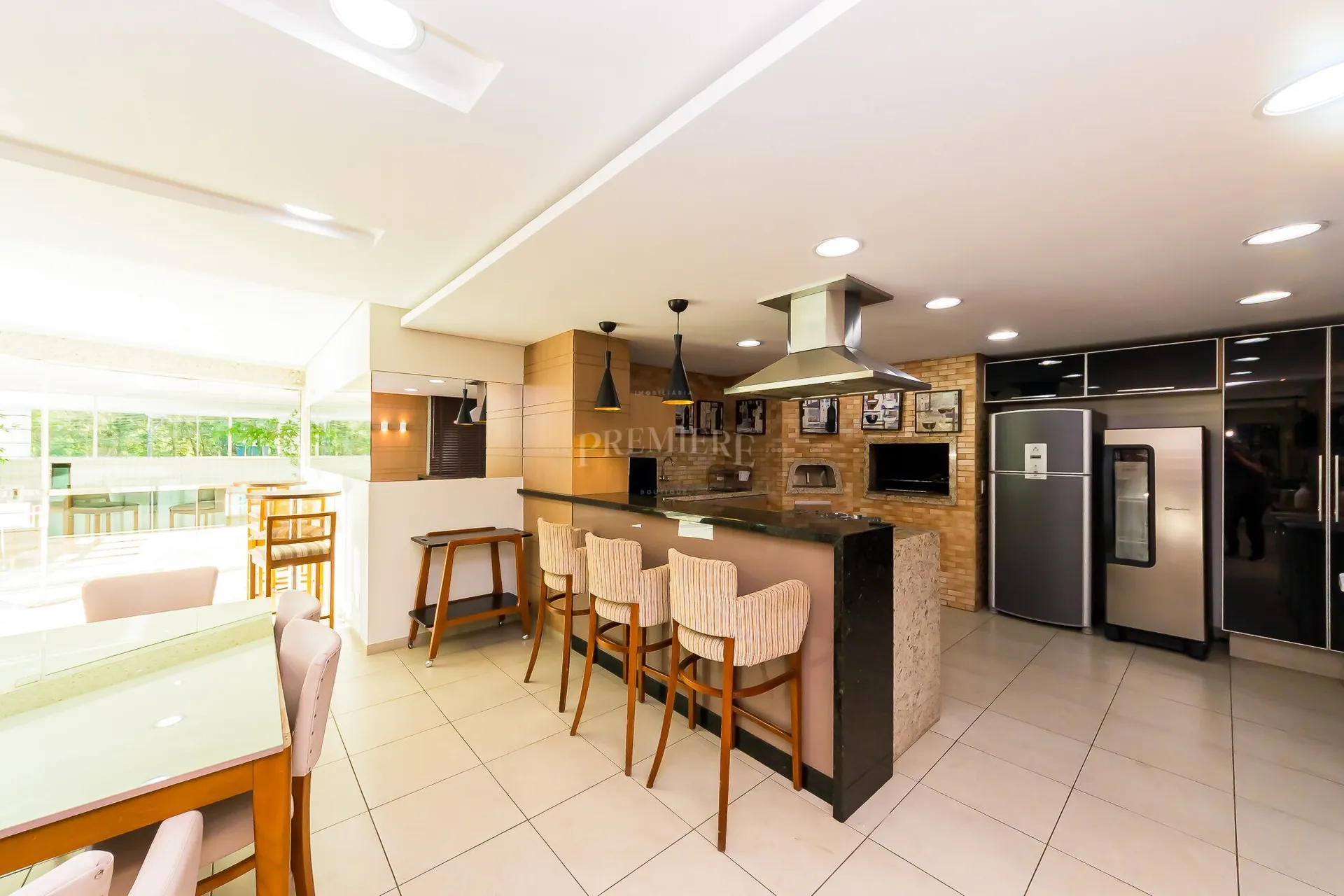 3-bedroom apartment in a building with a gym