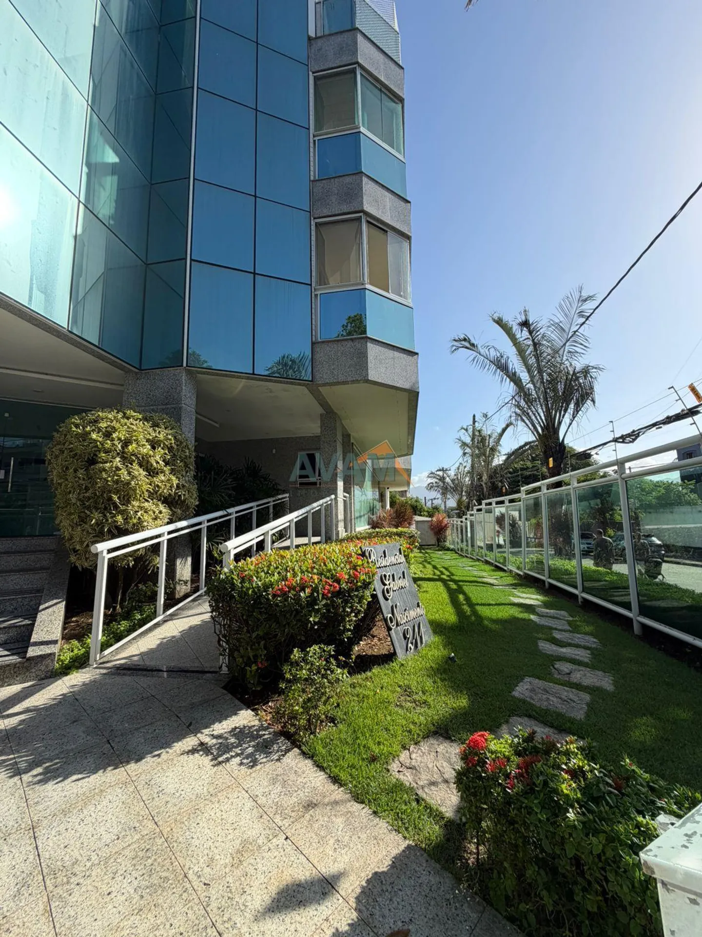 Glass-enclosed balcony in a 3-bedroom apartment, 80 m² — photo 27