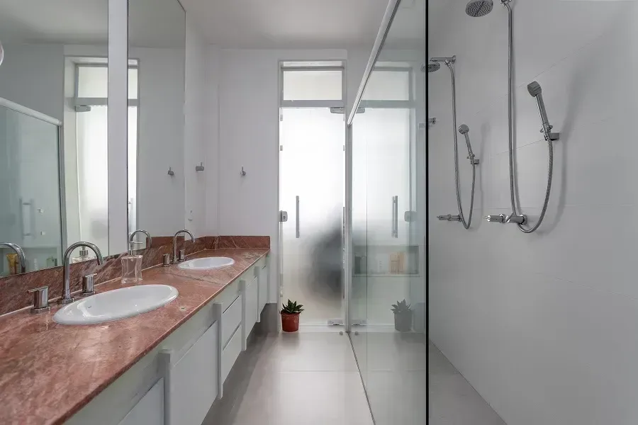 Unfurnished apartment with 3 bedrooms and 3 bathrooms — photo 36