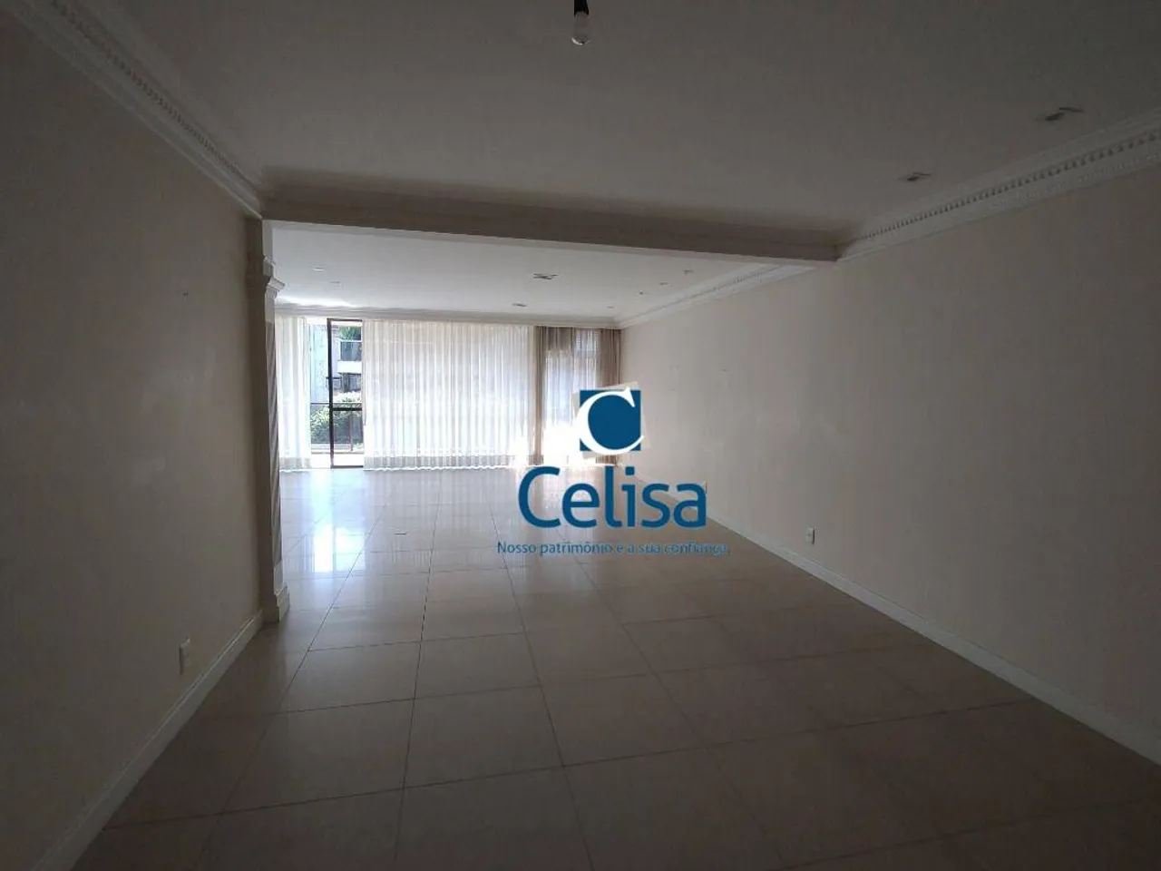 294 m² apartment with 3 bedrooms and 4 bathrooms — photo 19