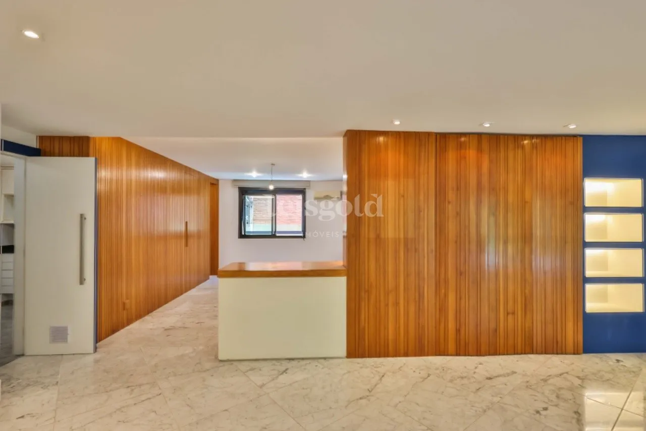 Floor-to-ceiling windows in a 2-bedroom apartment, 230 m² — photo 40