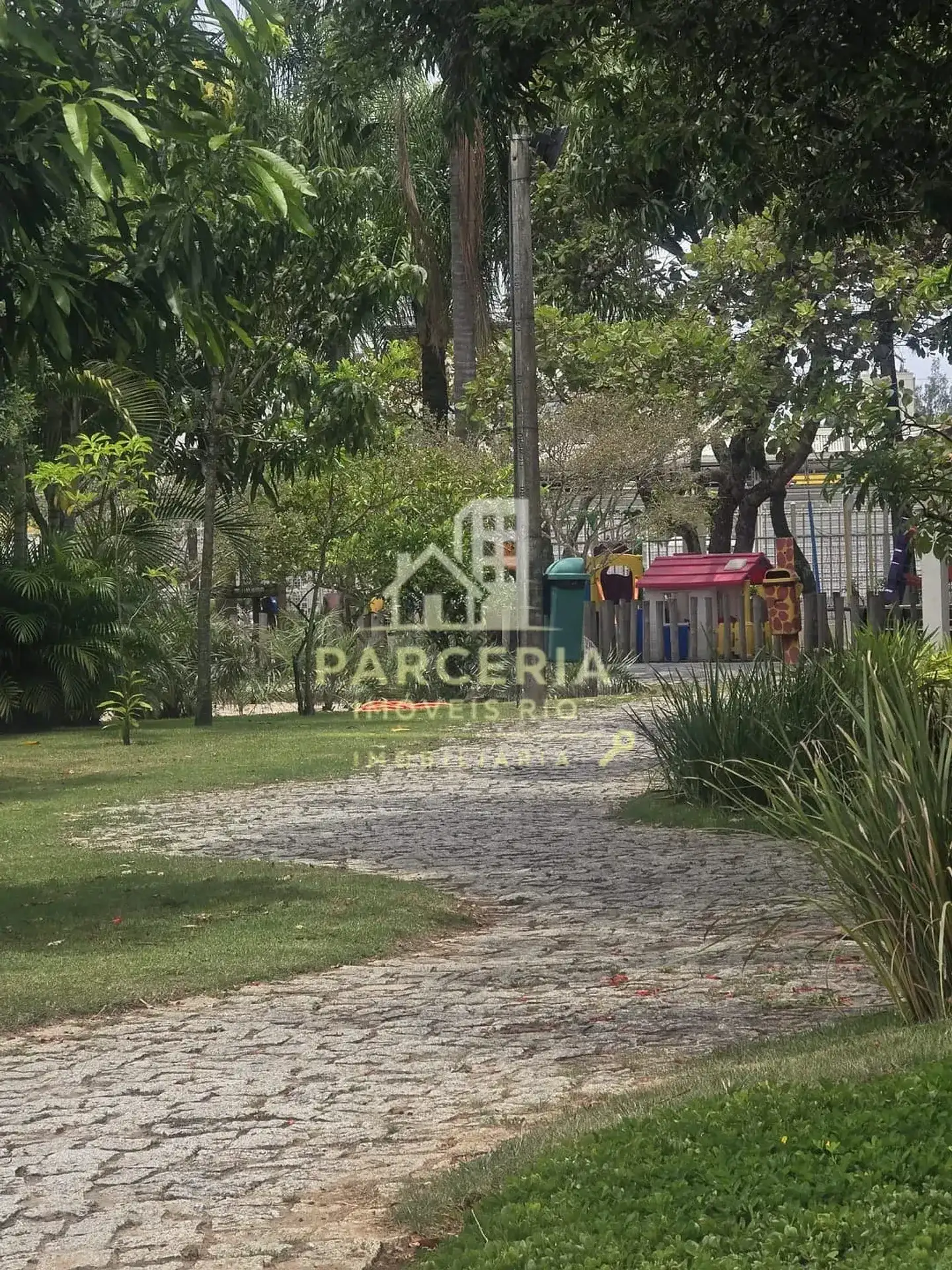 Casa mobiliada com 5 quartos e área de piscina compartilhada — photo 53