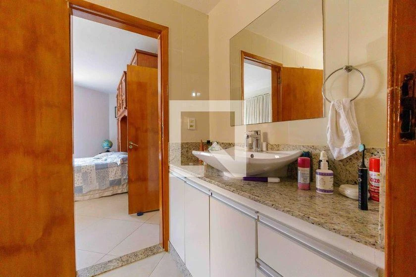 300 m² house with 5 en-suite bedrooms and private garden — photo 36