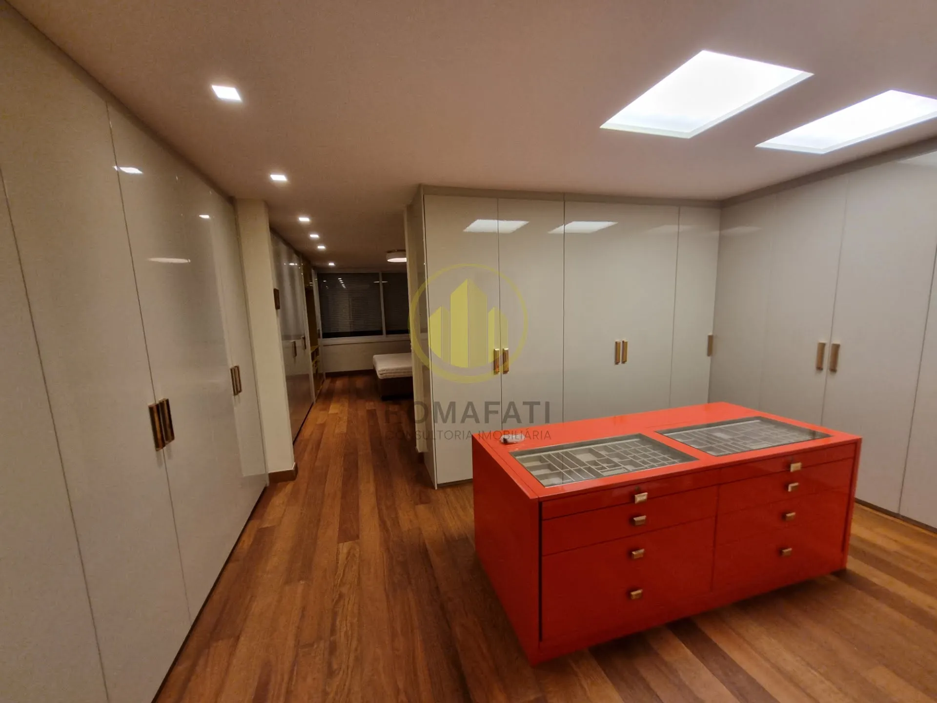 300 m² apartment with 3 bedrooms and an open-plan kitchen — photo 25