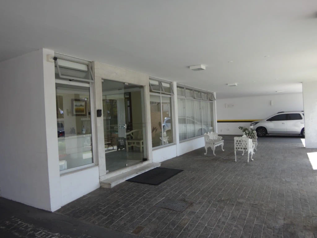 3-bedroom apartment with a bathtub in Curitiba — photo 30