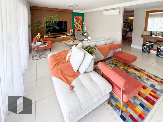 Unfurnished apartment with 4 bedrooms and open-plan kitchen — photo 15