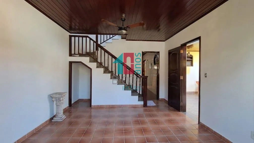 House with 3 bedrooms, balcony and private garden — photo 4
