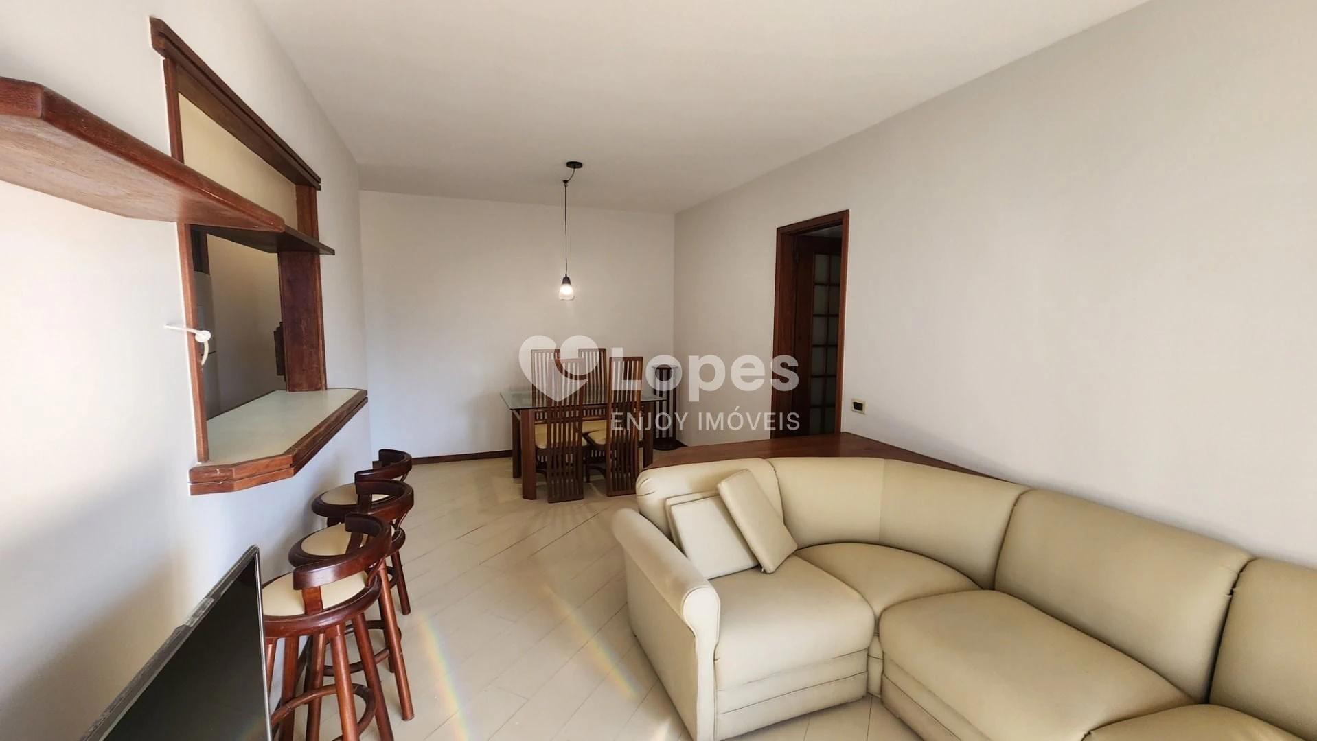 Apartment with open-plan kitchen and air conditioning — photo 4