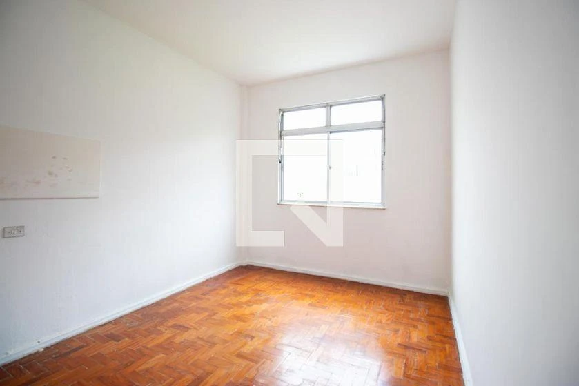 Wood or laminate floors in a 3-bedroom apartment, 80 m² — photo 14