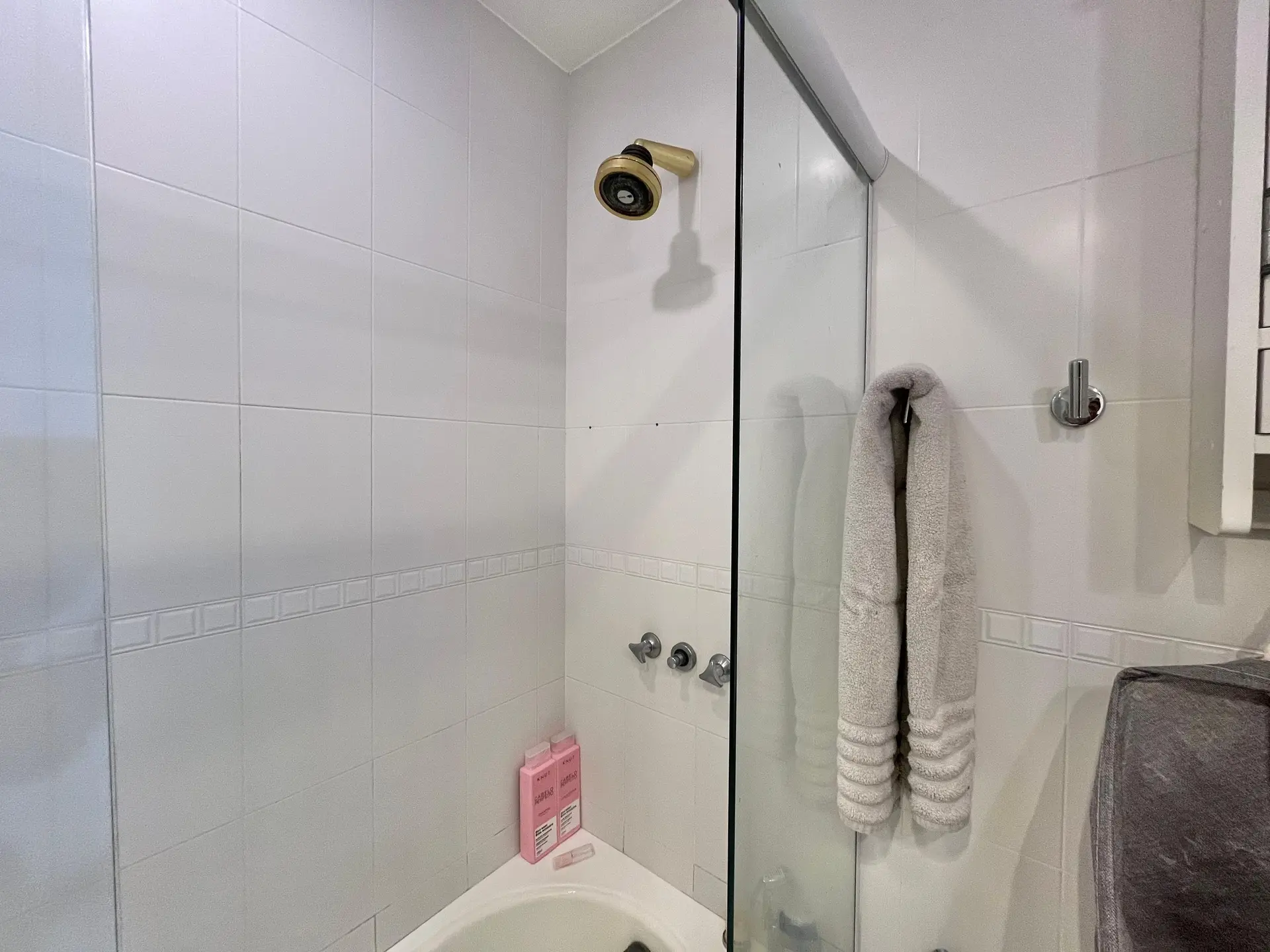 Furnished apartment, 450 m², with a water view — photo 73