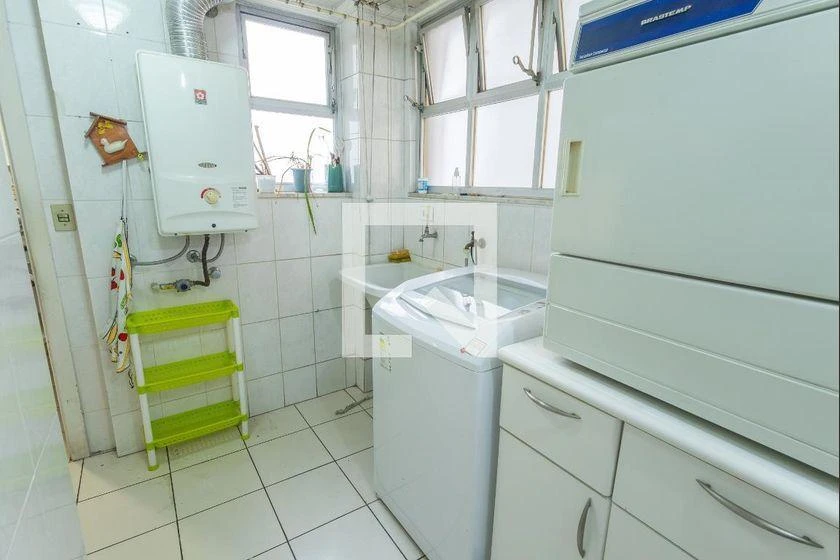 2-bedroom apartment with a bathtub in Curitiba — photo 34