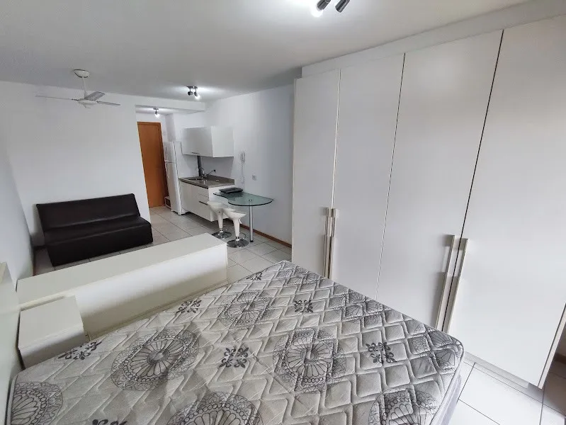 Apartamento de 1 dormitorio en el 13º piso con cocina compacta — photo 7