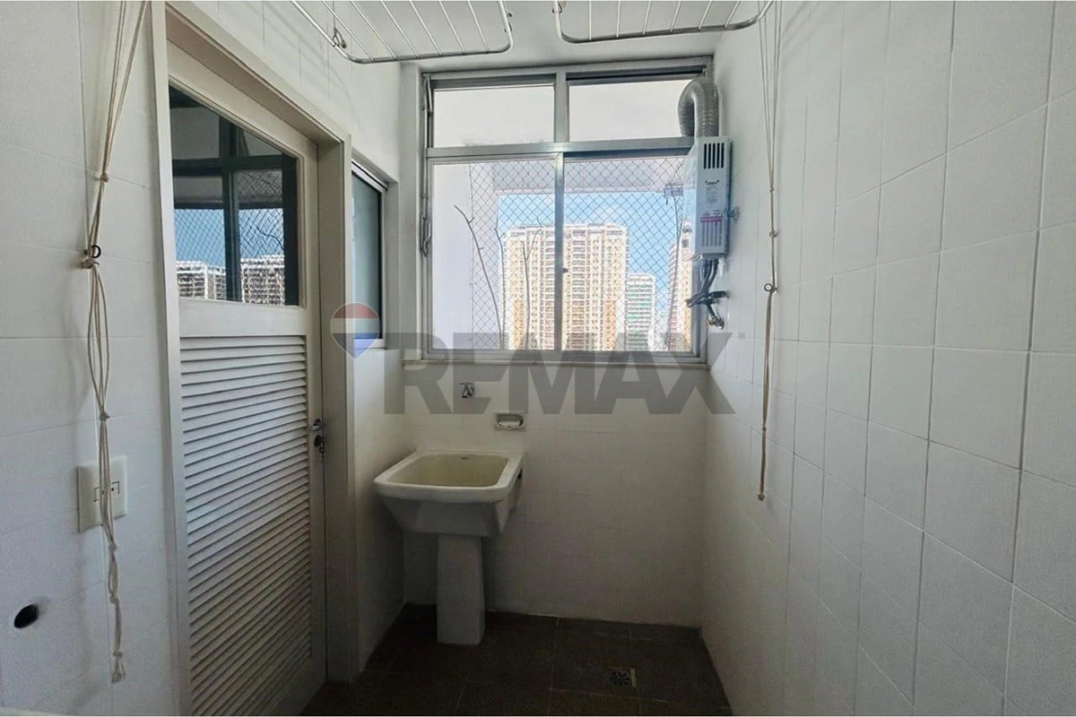 One-bedroom apartment in a building with a sauna — photo 19