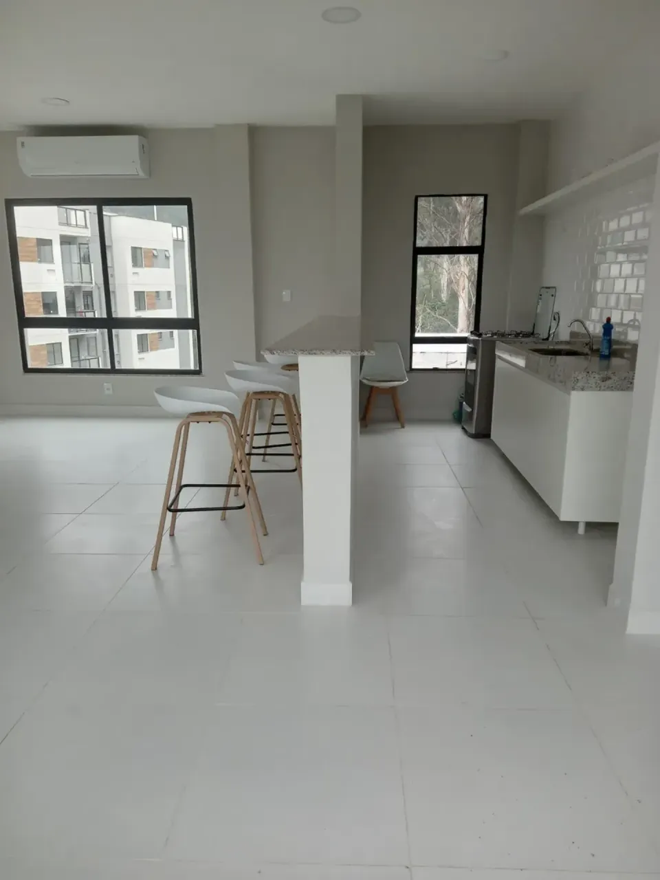 Apartamento com 2 quartos e varanda em bom estado — photo 6