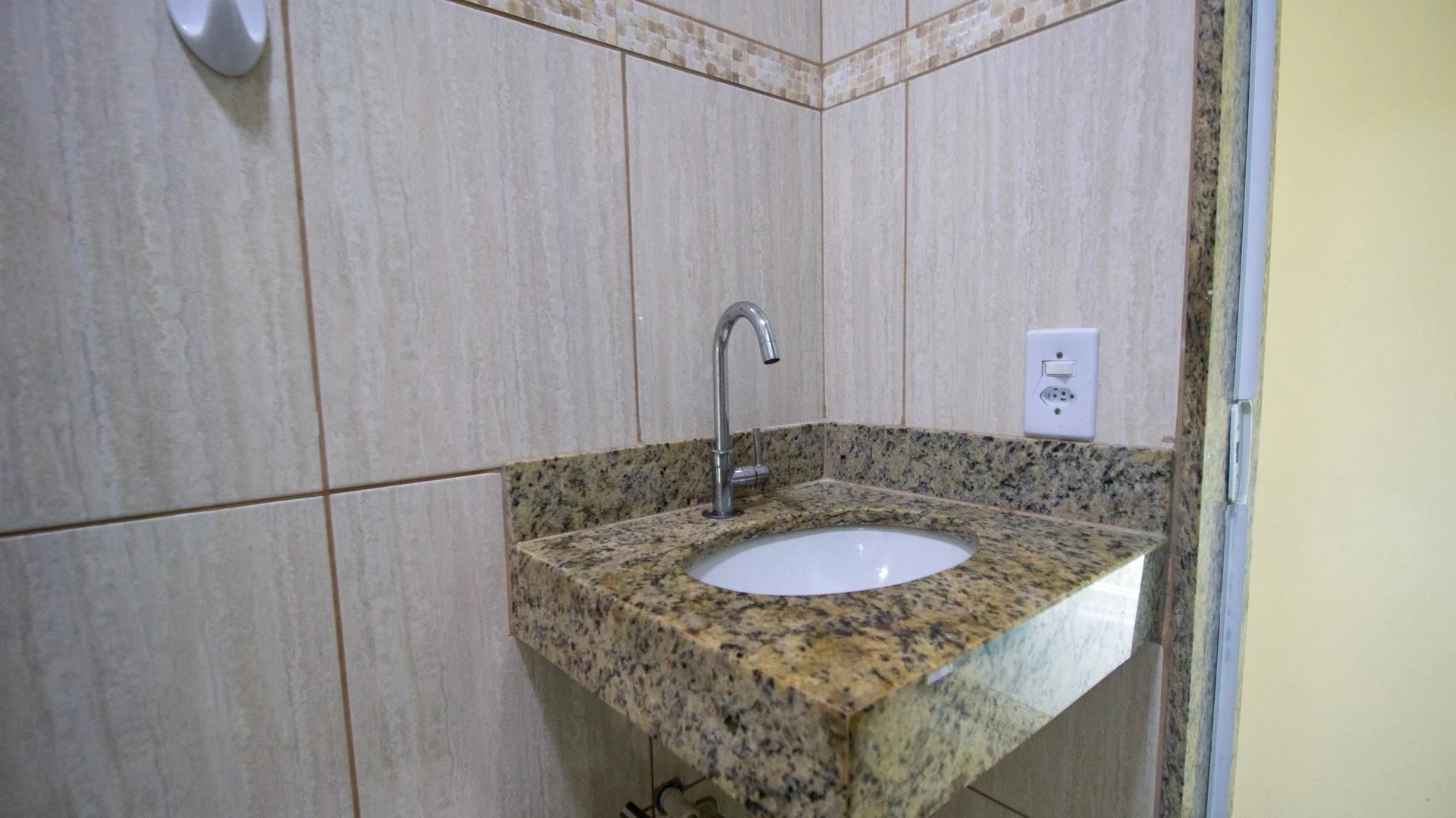 Будинок з 2 спальнями, окрема кухня та 2 паркомісця — photo 38