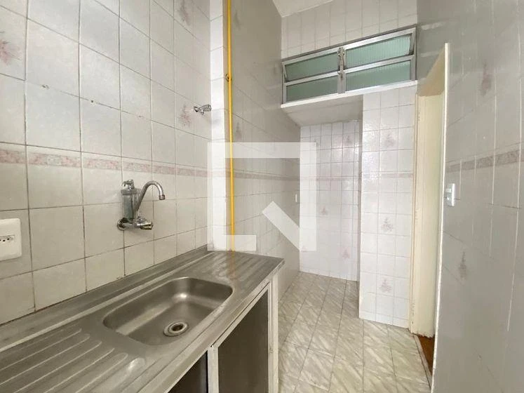 Wood or laminate floors in a one-bedroom apartment, 50 m² — photo 16