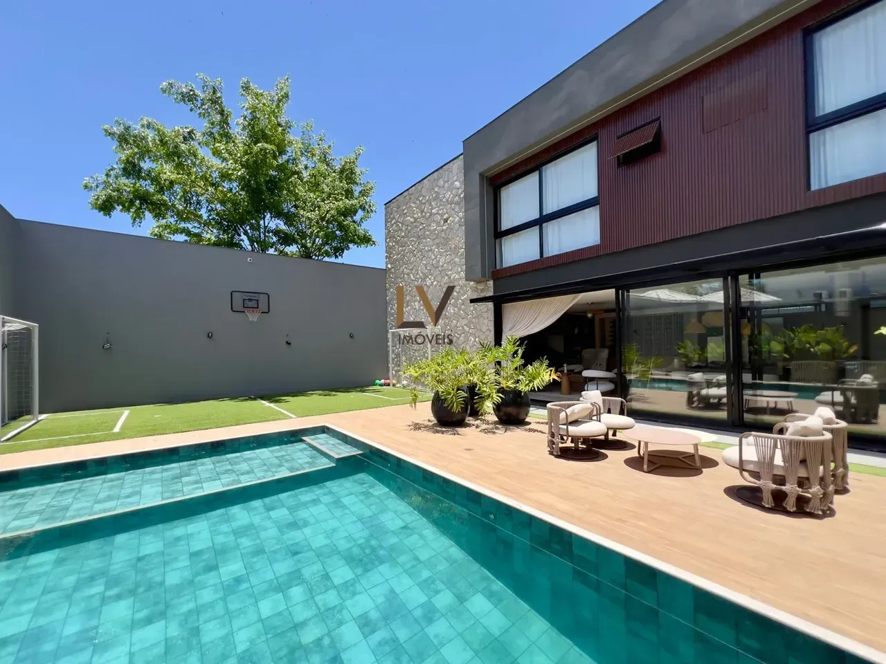 Furnished house with 800 m², 5 bedrooms and open-plan kitchen — photo 56