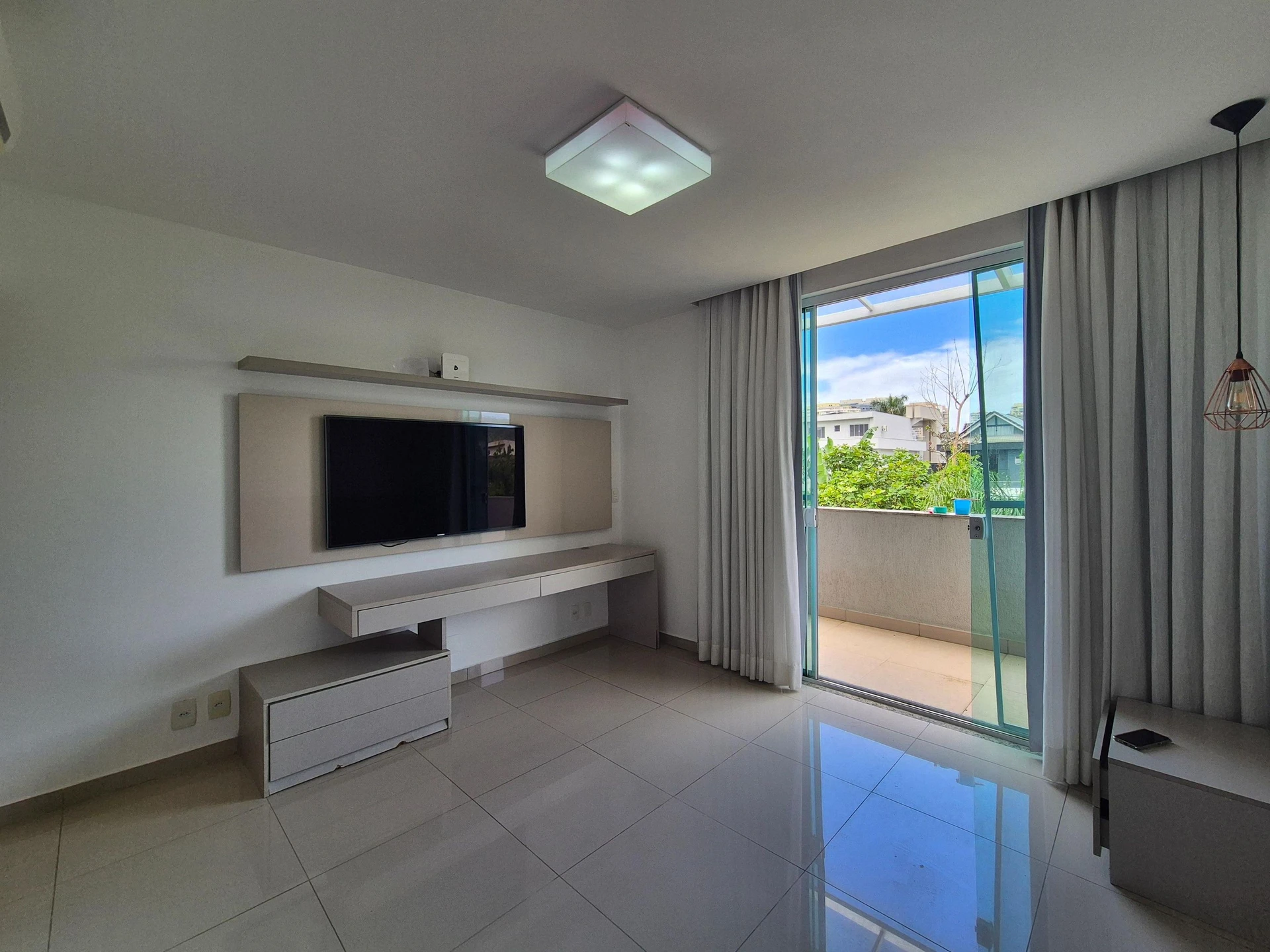 5-bedroom house with floor-to-ceiling windows — photo 41