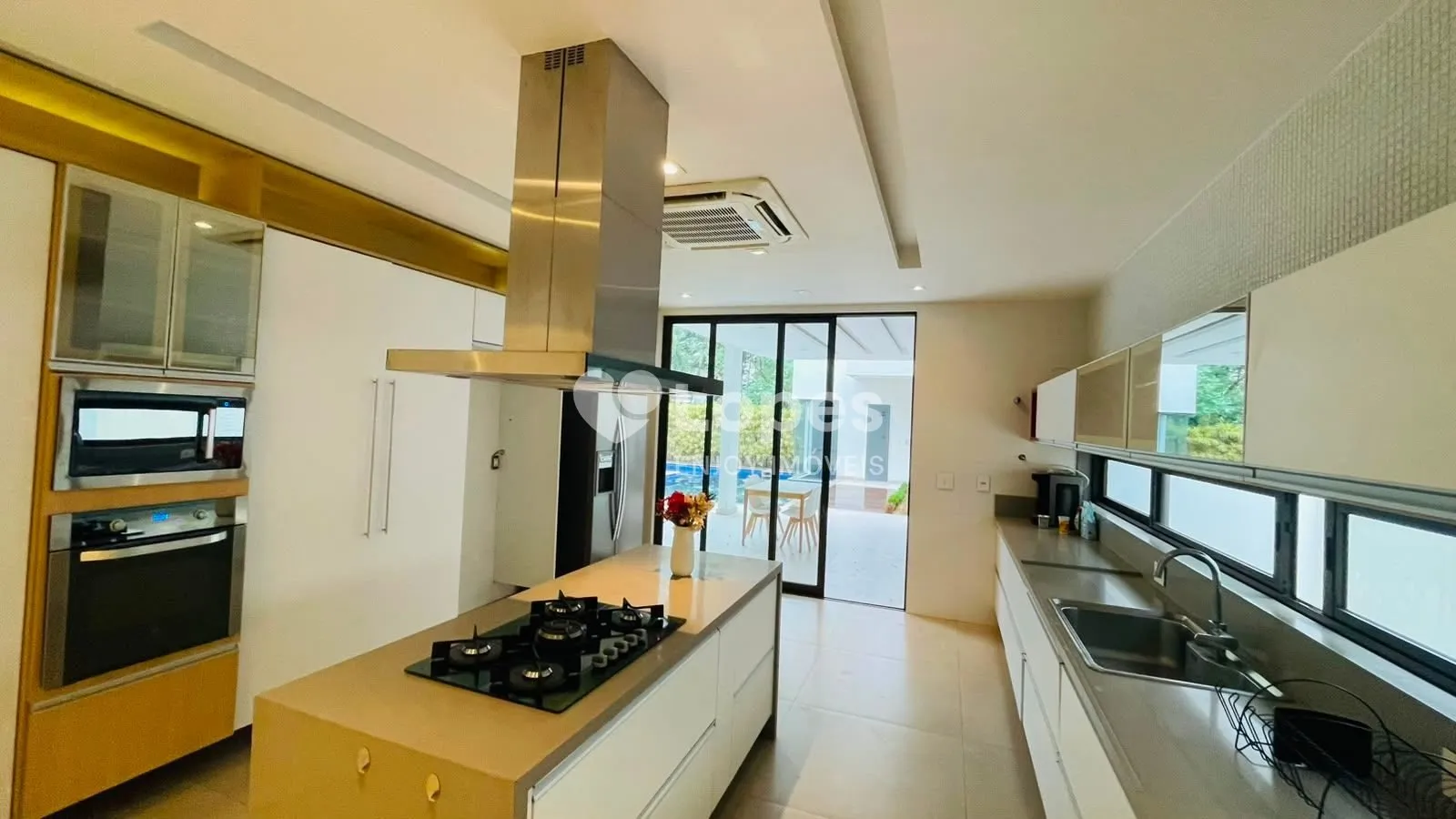 Furnished house with 5 en-suite bedrooms 600 m² — photo 2