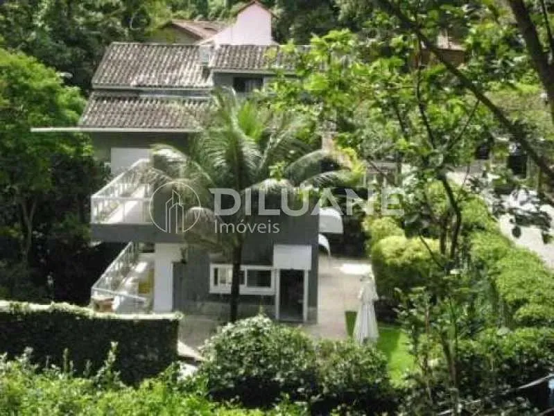Furnished triplex with 5 bedrooms and shared pool area — photo 13