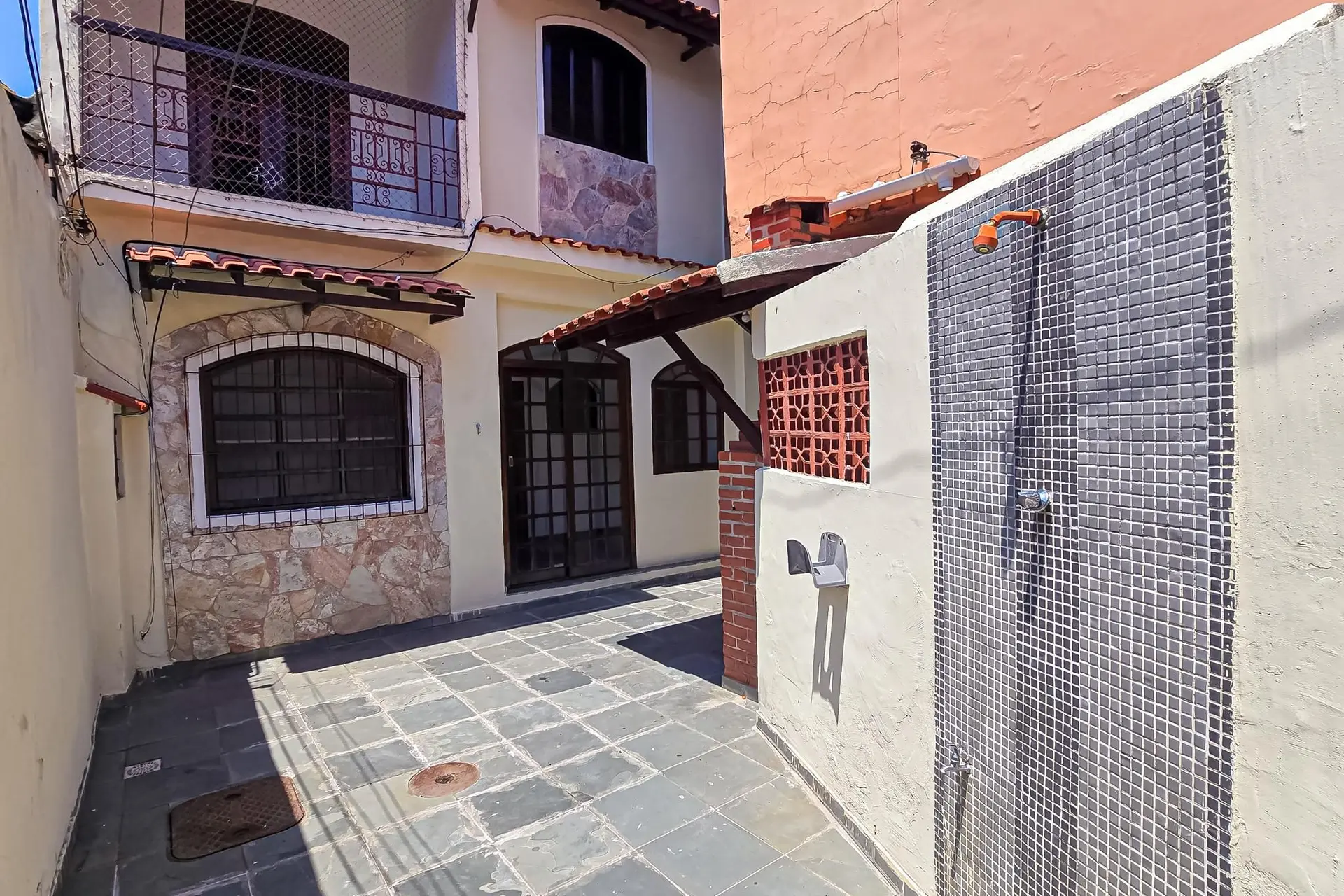 House, 240 m², with a jacuzzi — photo 10
