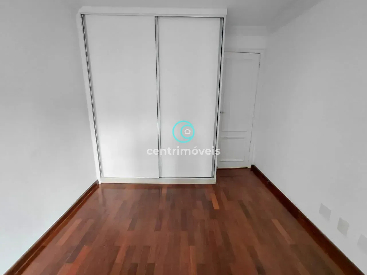 3-bedroom apartment with a walk-in closet — photo 45