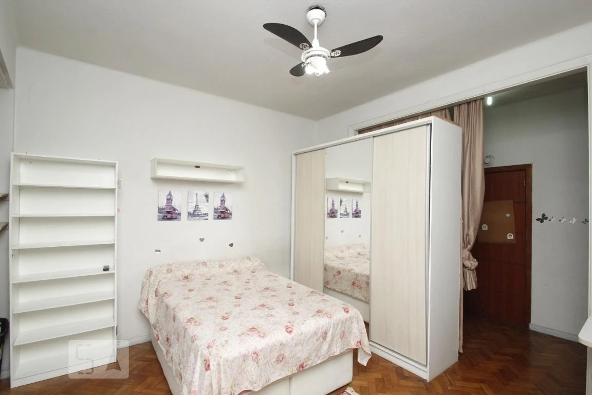 Furnished studio with 1 bedroom and glass shower enclosure — photo 16