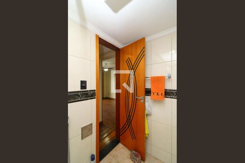Apartment, 77 m², with wood or laminate floors — photo 2