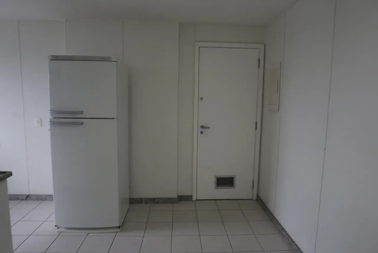 Unfurnished apartment with 4 bedrooms and 3 parking spots — photo 11