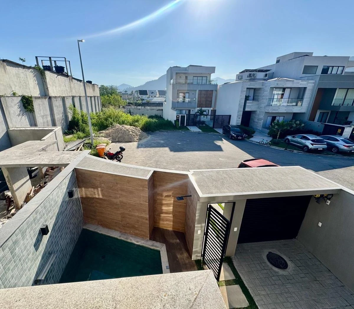 House, 240 m², with a glass-enclosed balcony — photo 34