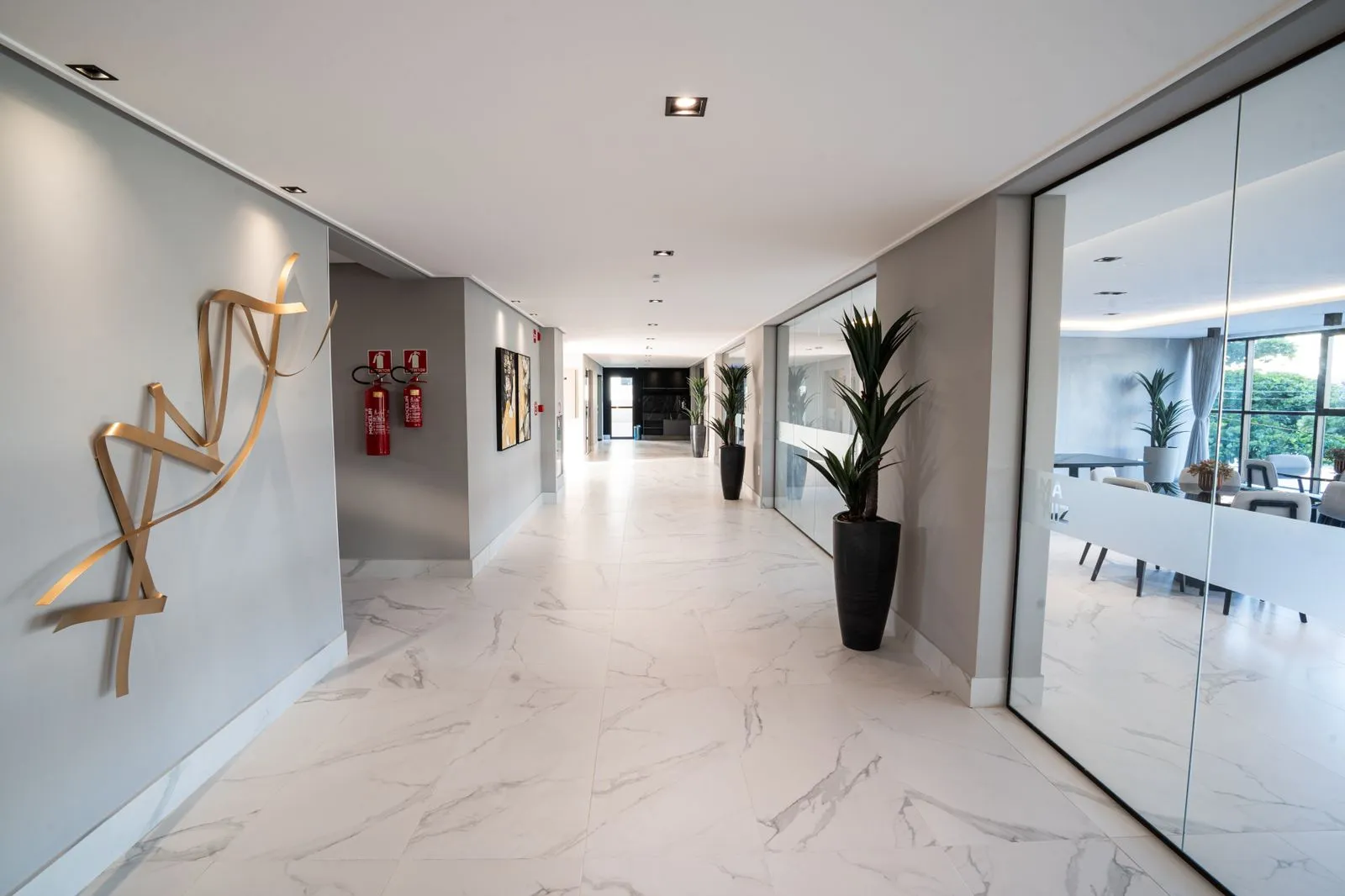 3-bedroom apartment in a building with a coworking space — photo 21